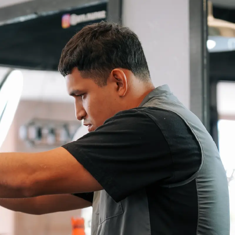 Saul Suazo, barber at NZ Barbershop